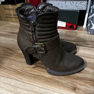 WHITE MOUNTAIN ADVICE BOOTIE